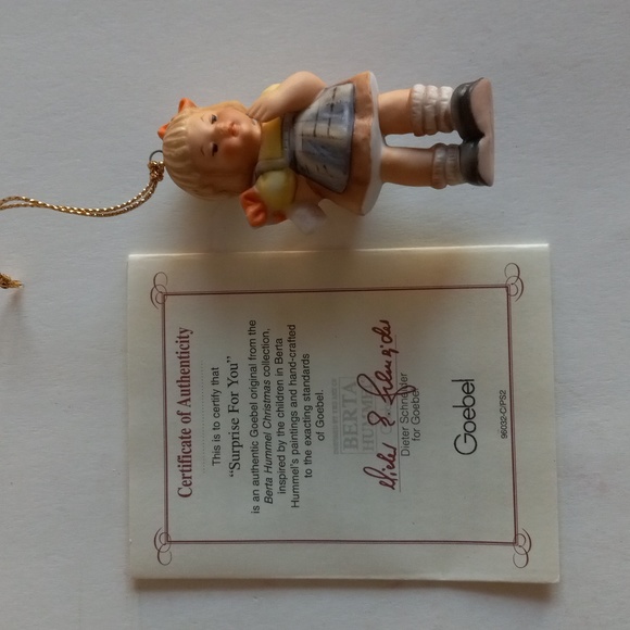 Berta Hummel 'Surprise For You" Holiday Ornament. - Picture 4 of 5